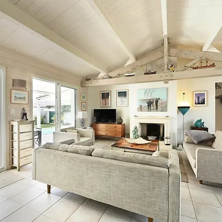 888 La Digue Heated Pool 別荘 *