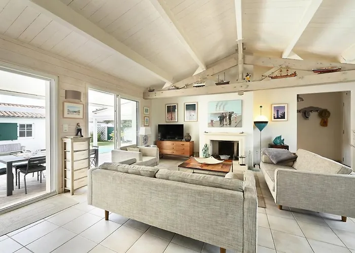 888 La Digue Heated Pool Holiday home *