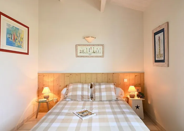 Holiday home 888 La Digue Heated Pool Saint-Clement-des-Baleines